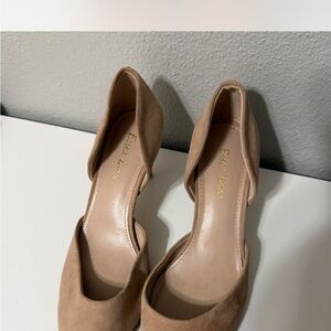 Essex Lane Women's Tan Suede Flats